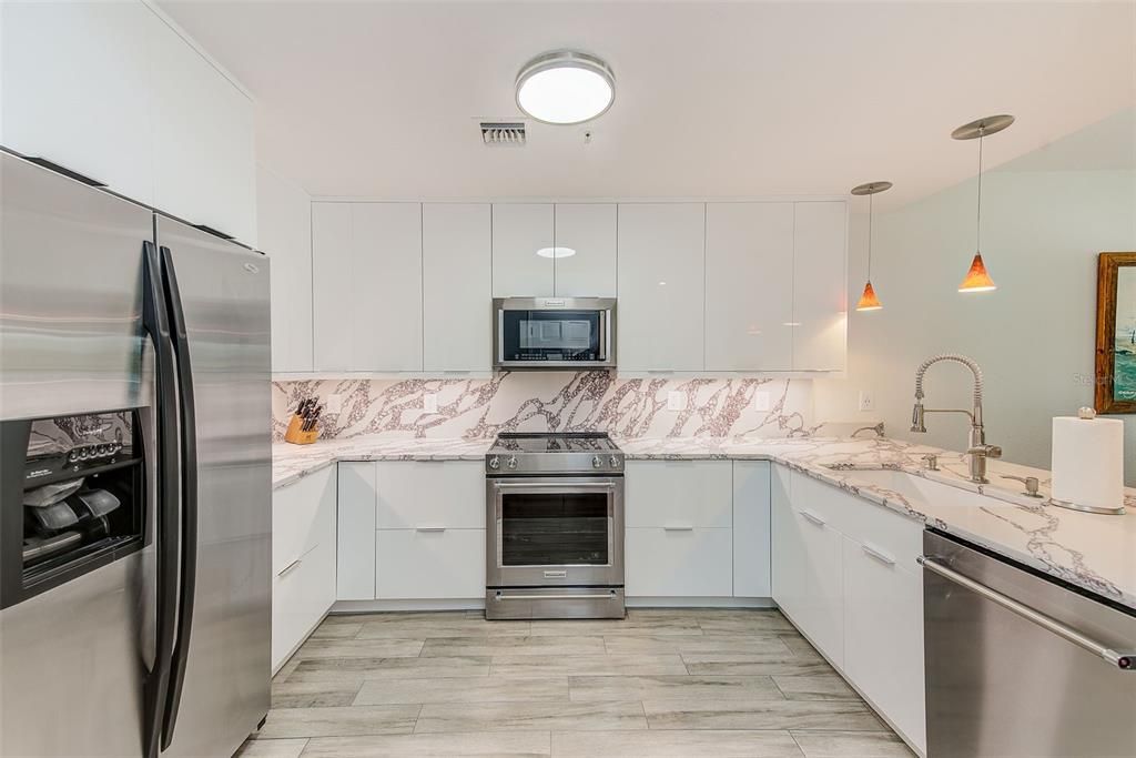 На продажу: $1,250,000 (2 спален, 3 ванн, 2080 Квадратных фут)