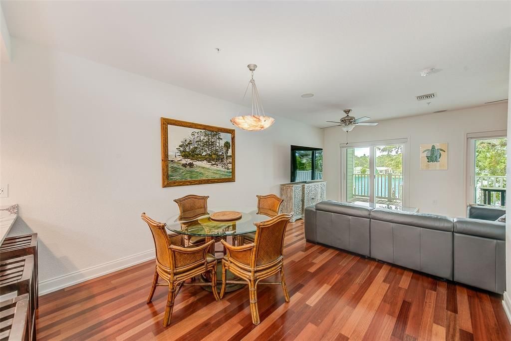 На продажу: $1,250,000 (2 спален, 3 ванн, 2080 Квадратных фут)