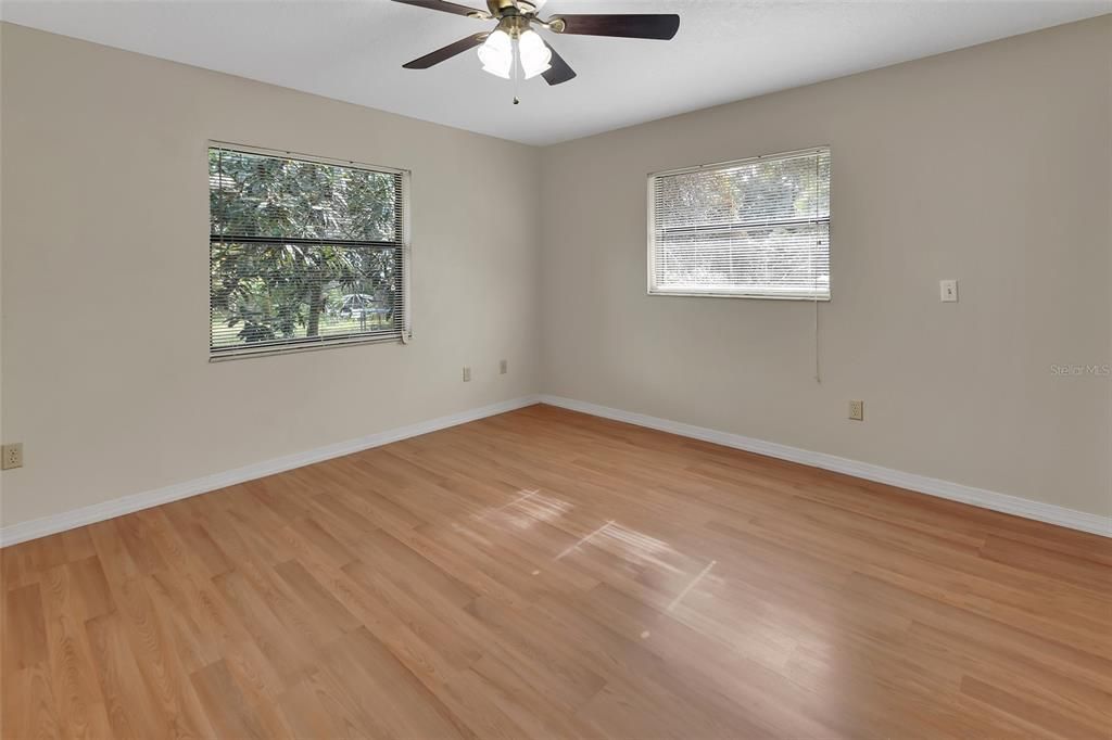 На продажу: $225,000 (2 спален, 2 ванн, 1182 Квадратных фут)