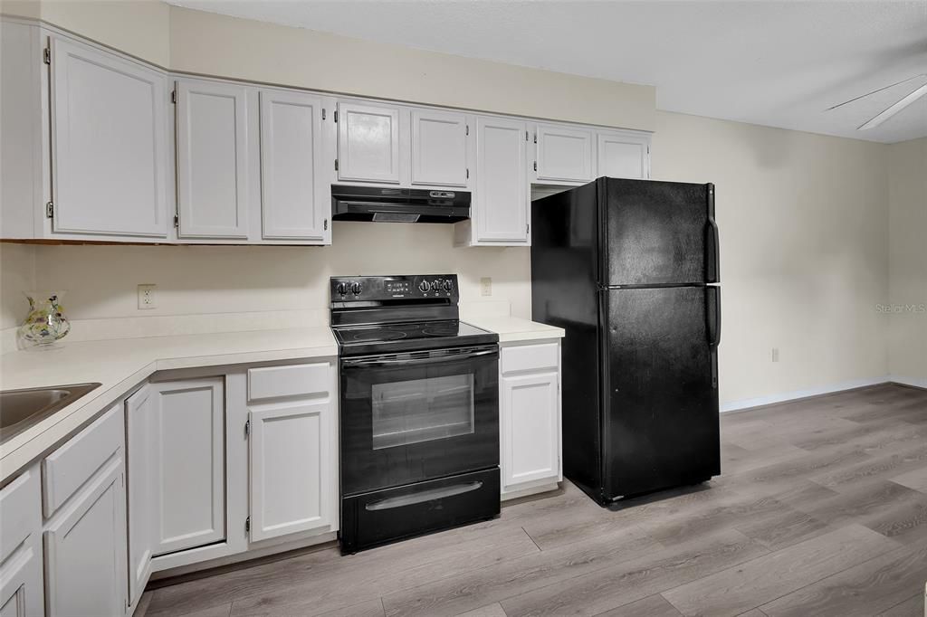 На продажу: $225,000 (2 спален, 2 ванн, 1182 Квадратных фут)