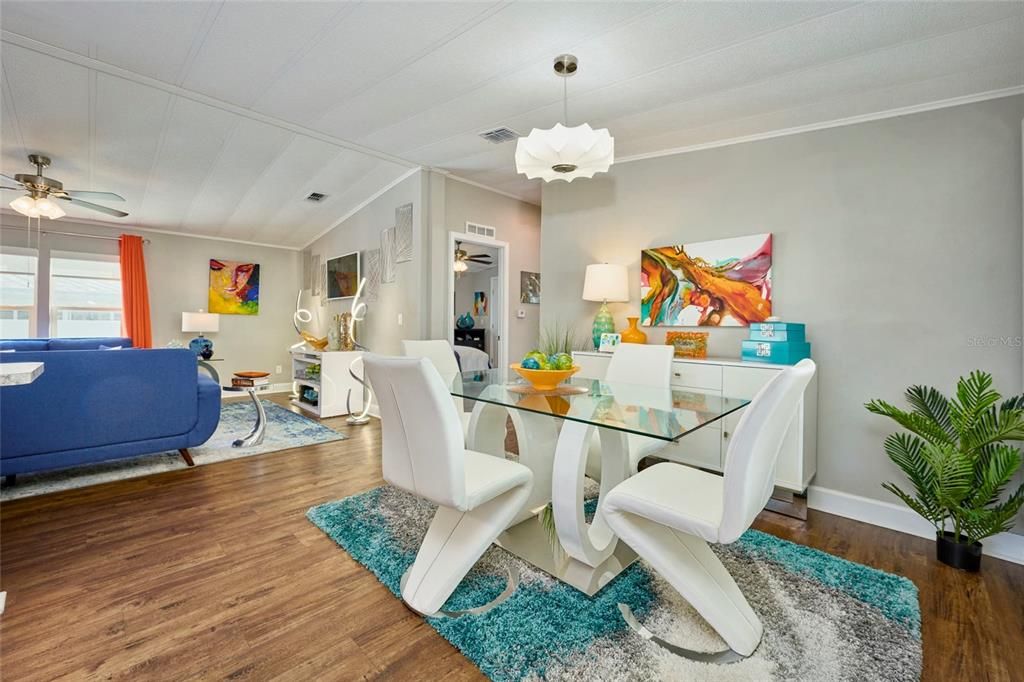 待售: $192,900 (2 贝兹, 2 浴室, 1056 平方英尺)