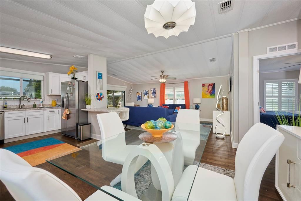 待售: $192,900 (2 贝兹, 2 浴室, 1056 平方英尺)