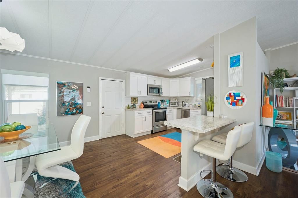 待售: $192,900 (2 贝兹, 2 浴室, 1056 平方英尺)