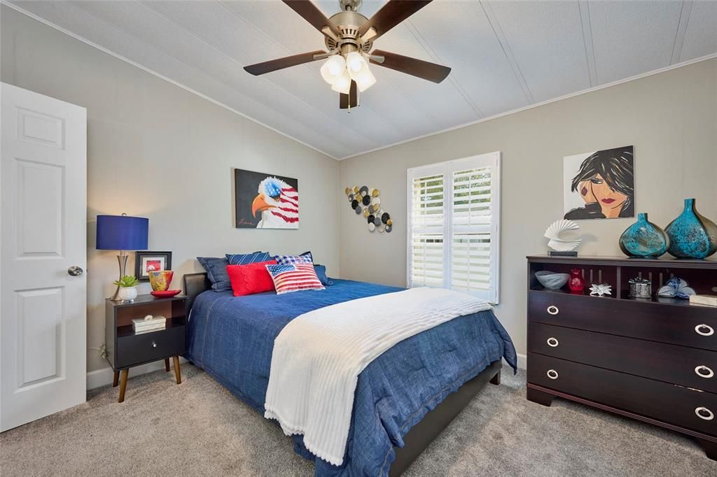 待售: $192,900 (2 贝兹, 2 浴室, 1056 平方英尺)