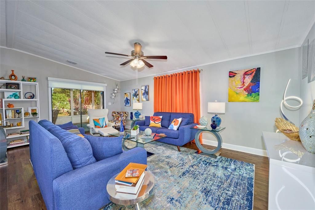 待售: $192,900 (2 贝兹, 2 浴室, 1056 平方英尺)