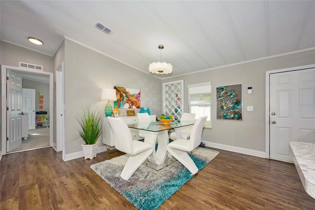 待售: $192,900 (2 贝兹, 2 浴室, 1056 平方英尺)