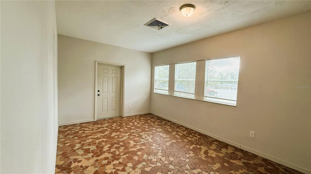 For Sale: $250,000 (3 beds, 2 baths, 1476 Square Feet)