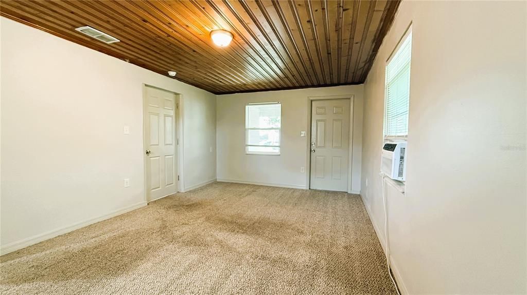 For Sale: $250,000 (3 beds, 2 baths, 1476 Square Feet)