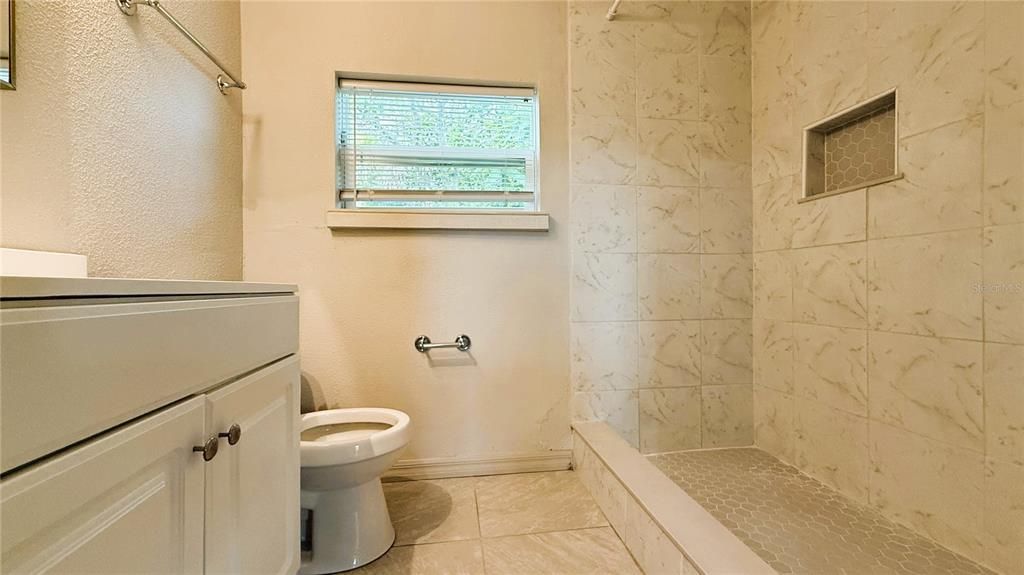 For Sale: $250,000 (3 beds, 2 baths, 1476 Square Feet)