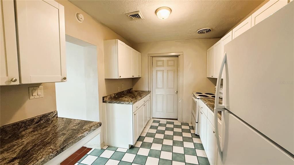 For Sale: $250,000 (3 beds, 2 baths, 1476 Square Feet)