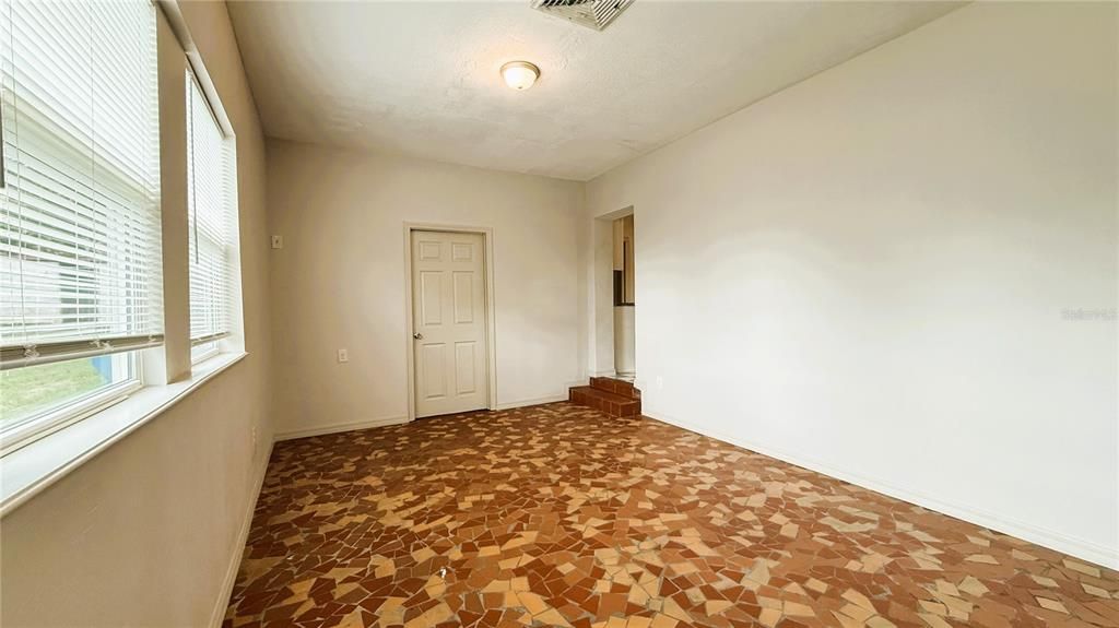 For Sale: $250,000 (3 beds, 2 baths, 1476 Square Feet)