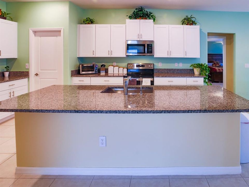 待售: $399,000 (4 贝兹, 3 浴室, 2577 平方英尺)