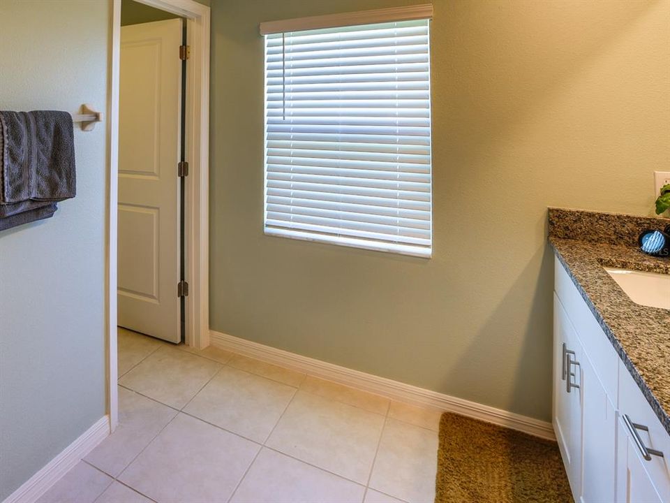 待售: $399,000 (4 贝兹, 3 浴室, 2577 平方英尺)