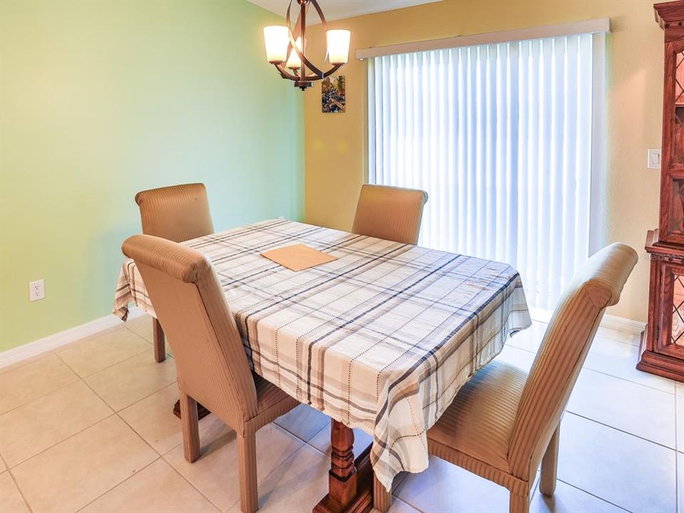 待售: $399,000 (4 贝兹, 3 浴室, 2577 平方英尺)