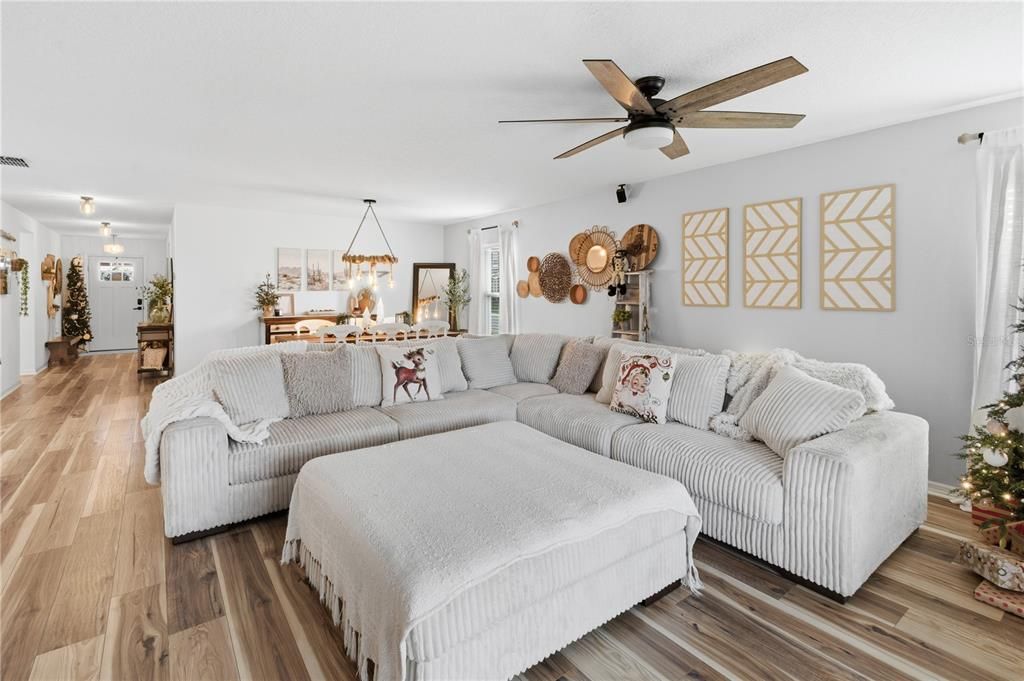 For Sale: $325,000 (4 beds, 2 baths, 1983 Square Feet)