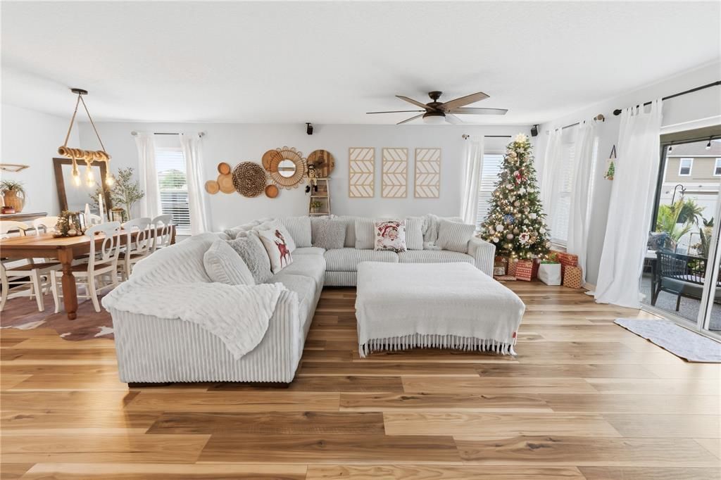 For Sale: $325,000 (4 beds, 2 baths, 1983 Square Feet)