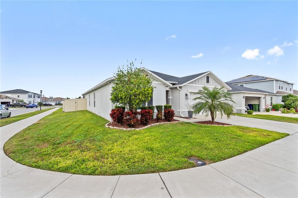 For Sale: $325,000 (4 beds, 2 baths, 1983 Square Feet)