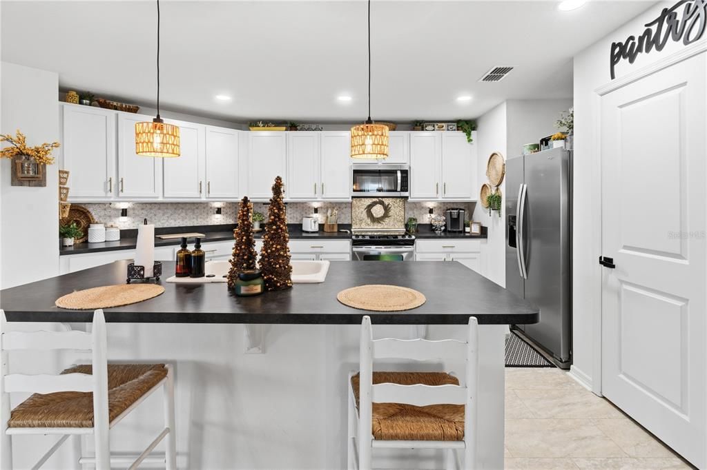 For Sale: $325,000 (4 beds, 2 baths, 1983 Square Feet)