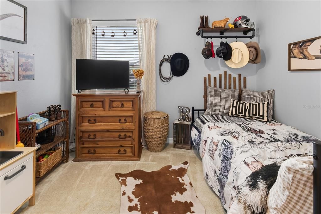 For Sale: $325,000 (4 beds, 2 baths, 1983 Square Feet)