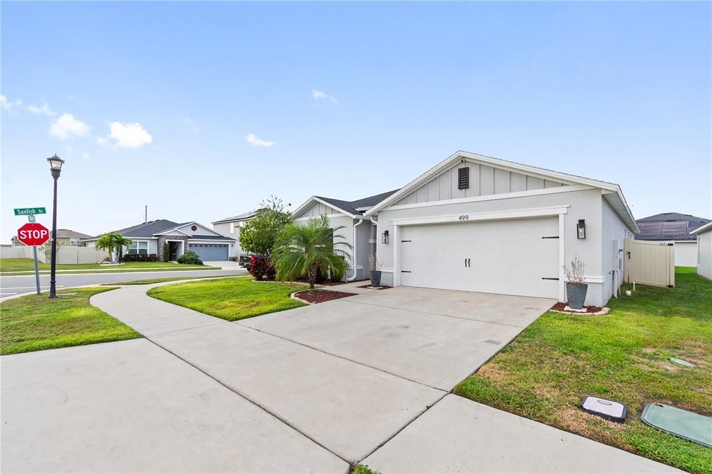 For Sale: $325,000 (4 beds, 2 baths, 1983 Square Feet)