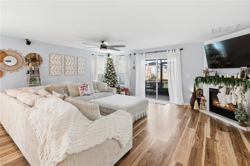 For Sale: $325,000 (4 beds, 2 baths, 1983 Square Feet)