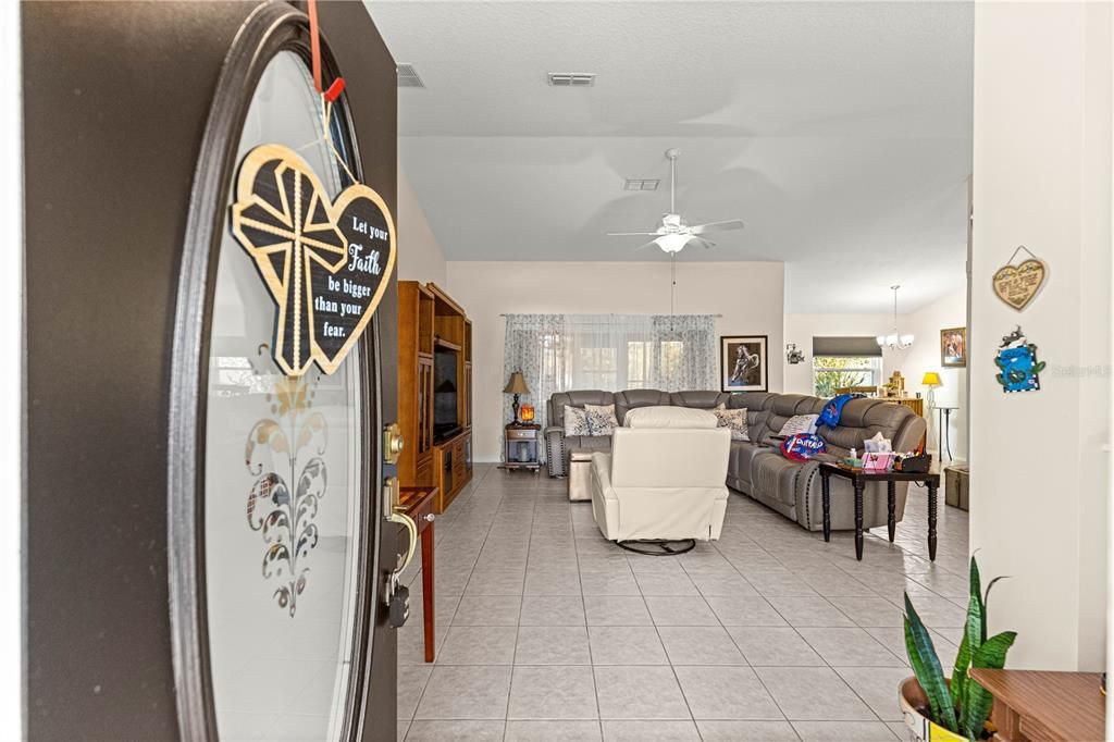 For Sale: $274,900 (3 beds, 2 baths, 1888 Square Feet)