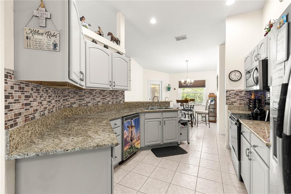 For Sale: $274,900 (3 beds, 2 baths, 1888 Square Feet)