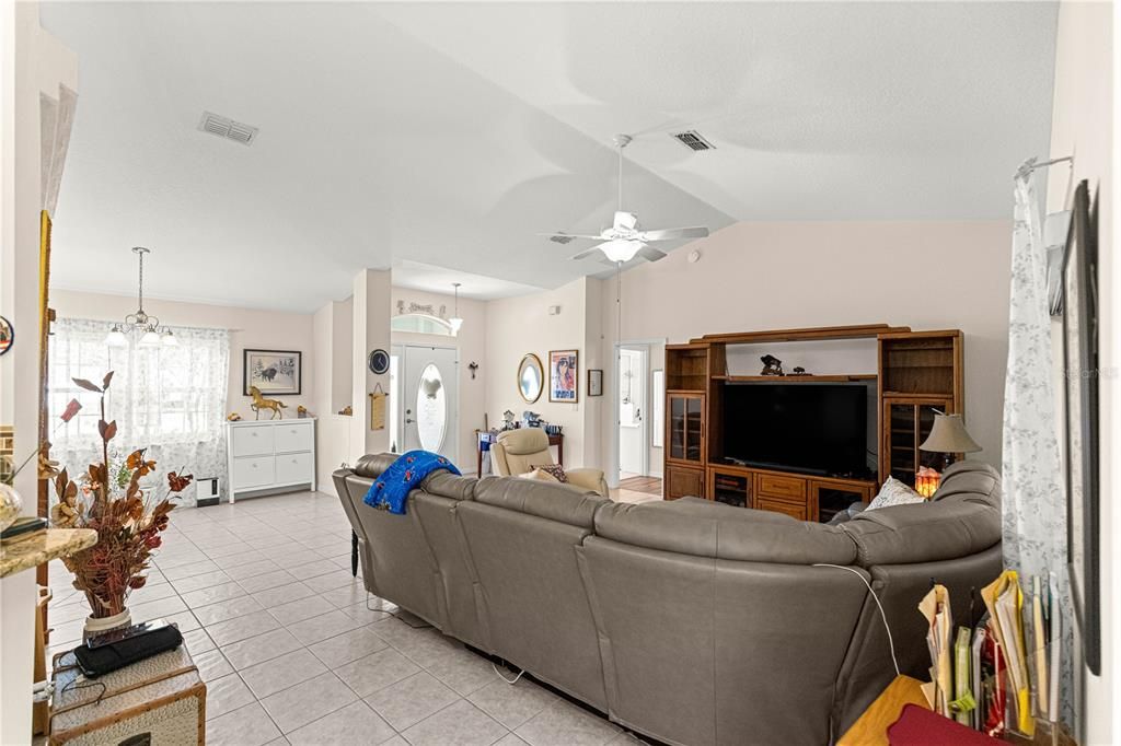 For Sale: $274,900 (3 beds, 2 baths, 1888 Square Feet)