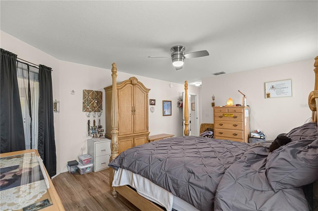 For Sale: $274,900 (3 beds, 2 baths, 1888 Square Feet)