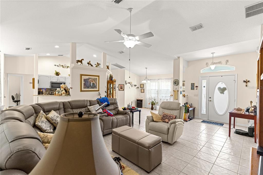 For Sale: $274,900 (3 beds, 2 baths, 1888 Square Feet)