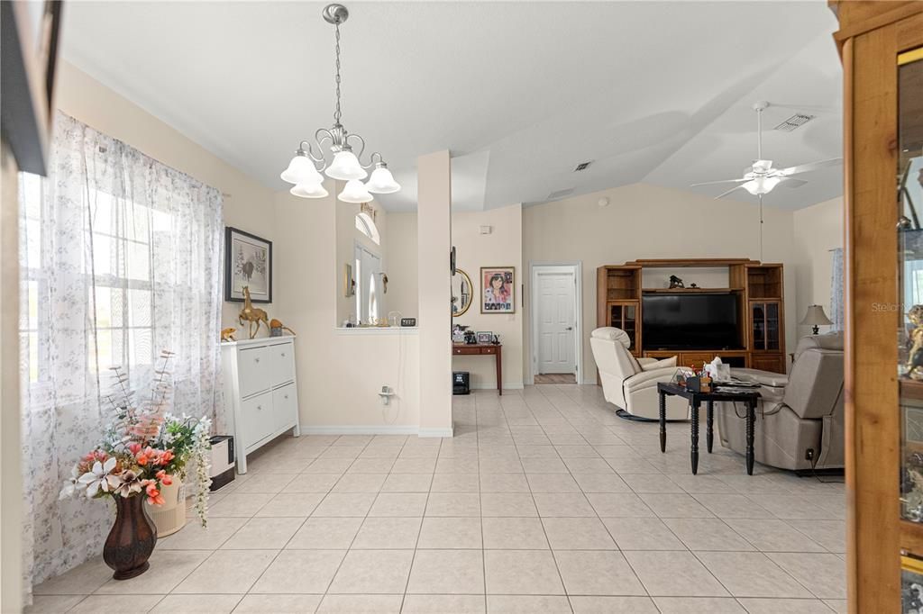 For Sale: $274,900 (3 beds, 2 baths, 1888 Square Feet)