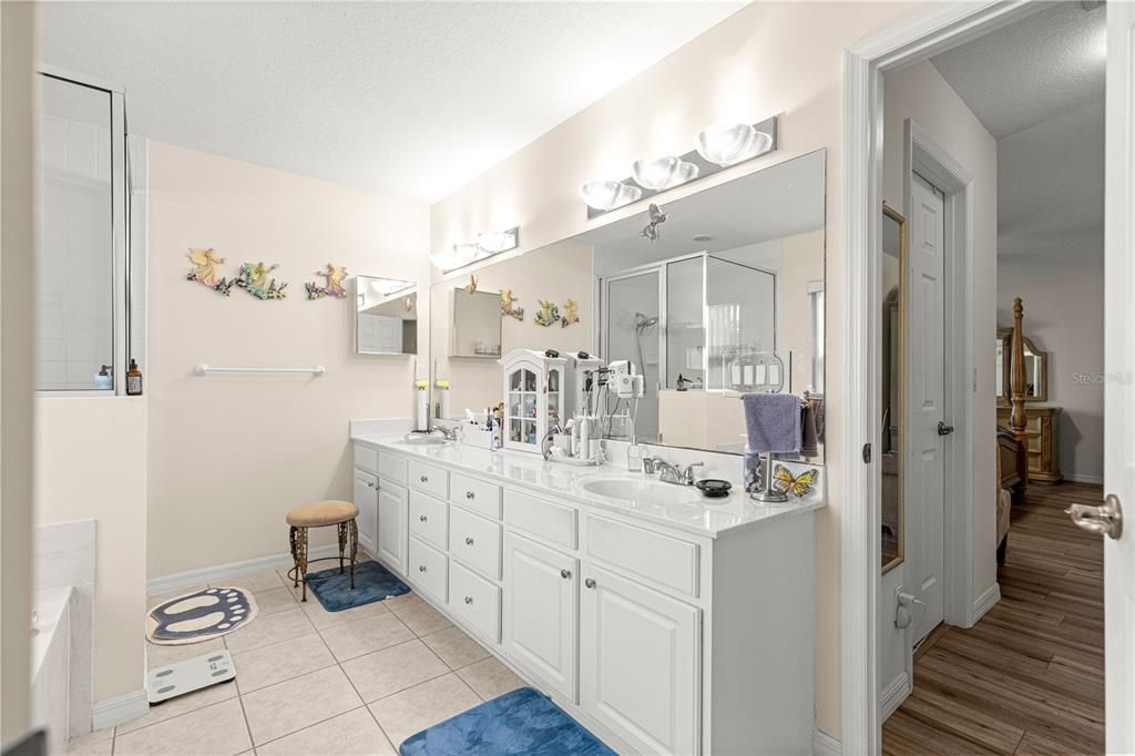 For Sale: $274,900 (3 beds, 2 baths, 1888 Square Feet)