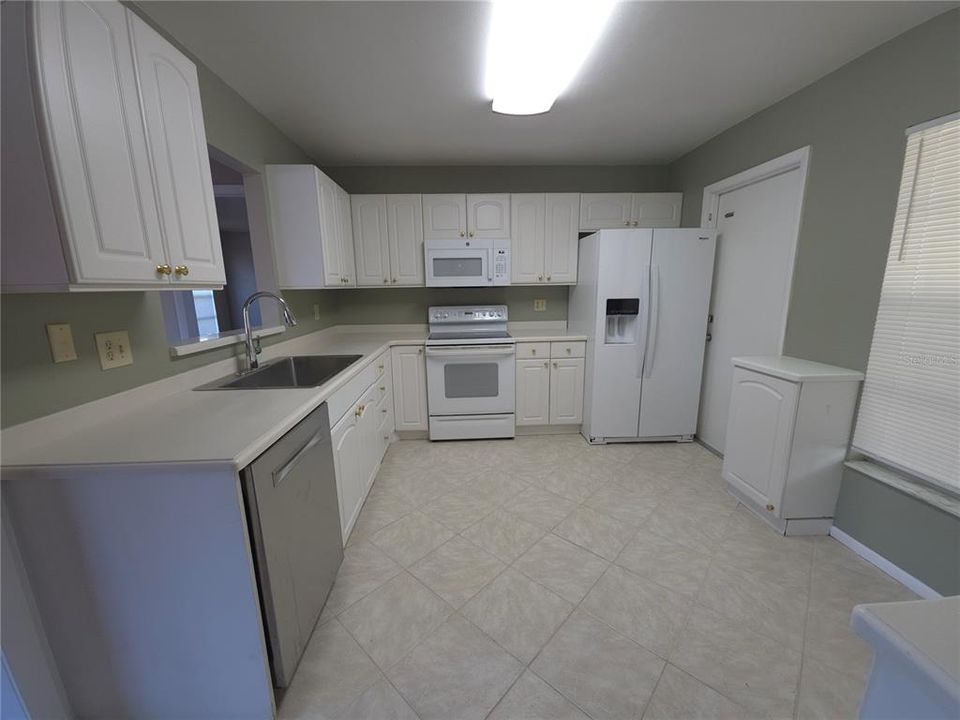 For Rent: $2,495 (3 beds, 2 baths, 1308 Square Feet)