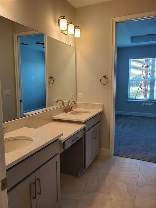 出租: $3,300 (2 贝兹, 2 浴室, 1558 平方英尺)