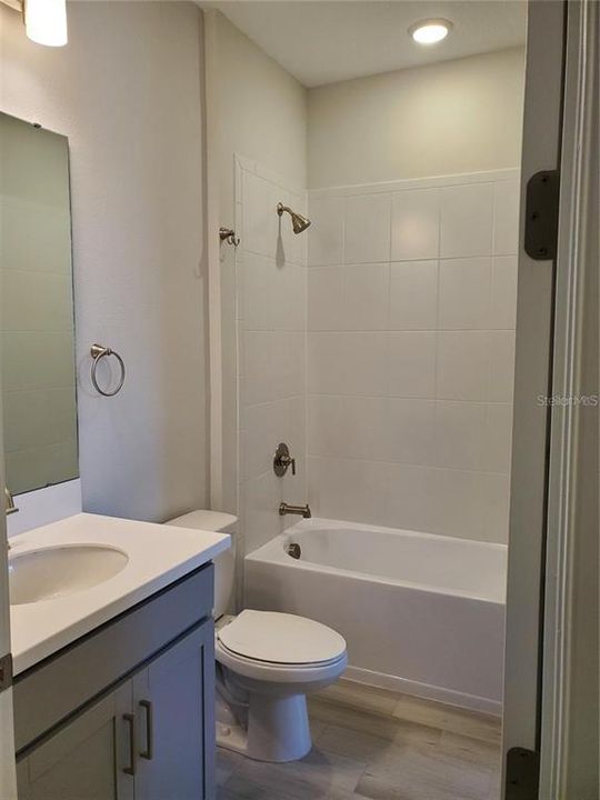 出租: $3,300 (2 贝兹, 2 浴室, 1558 平方英尺)