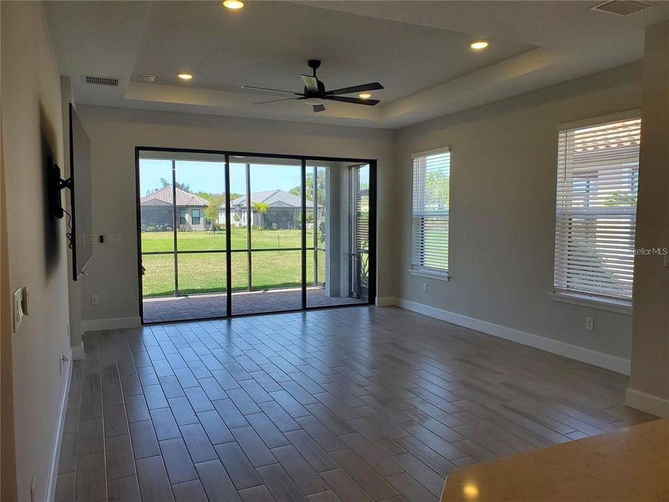 出租: $3,300 (2 贝兹, 2 浴室, 1558 平方英尺)