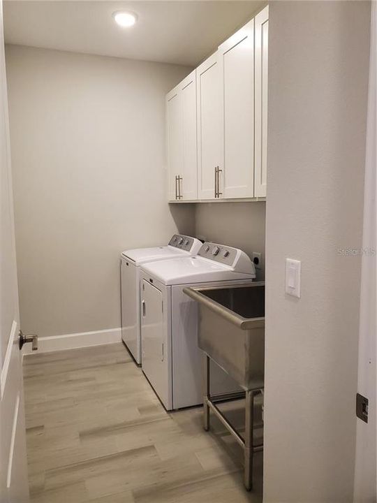 出租: $3,300 (2 贝兹, 2 浴室, 1558 平方英尺)