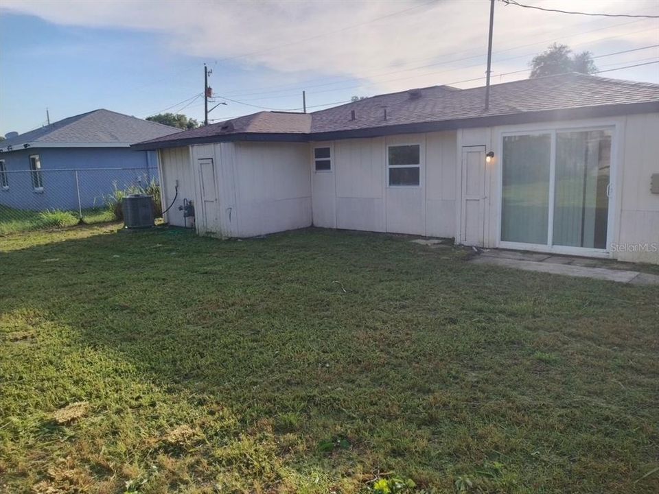 For Sale: $247,000 (2 beds, 1 baths, 972 Square Feet)