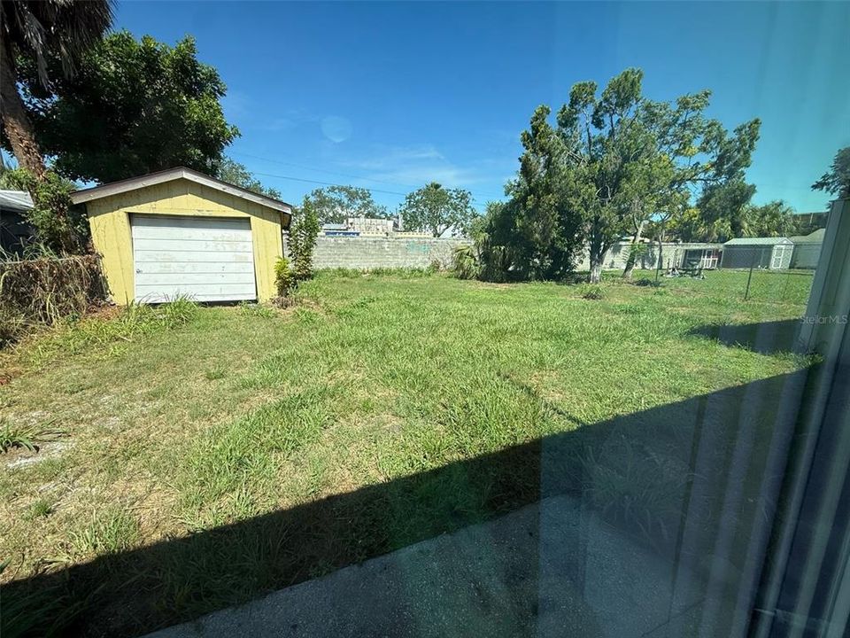 For Sale: $247,000 (2 beds, 1 baths, 972 Square Feet)