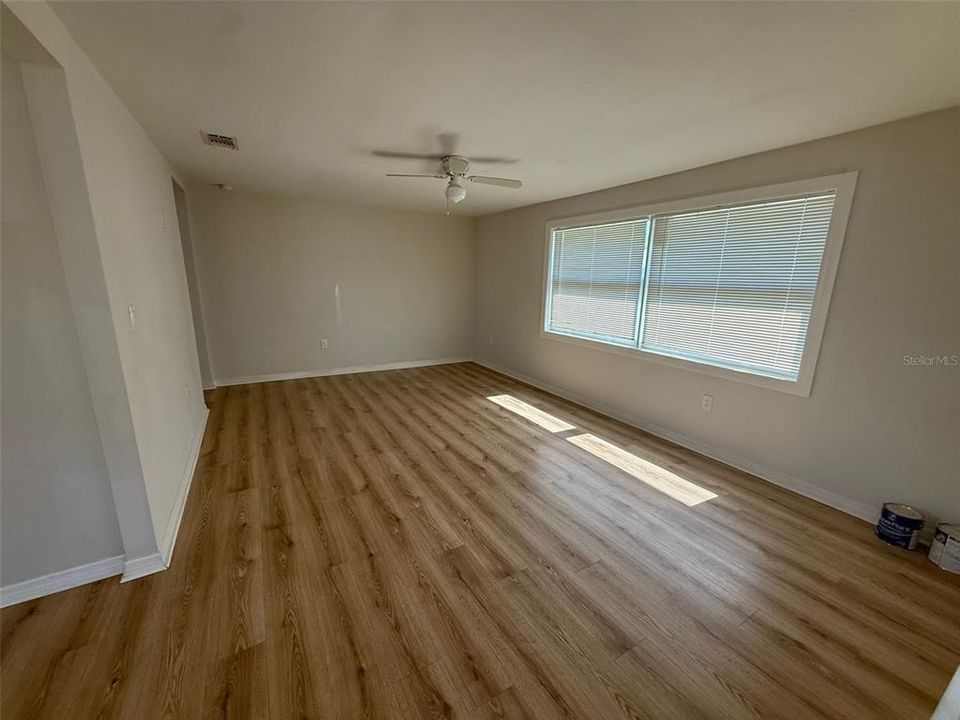 For Sale: $247,000 (2 beds, 1 baths, 972 Square Feet)