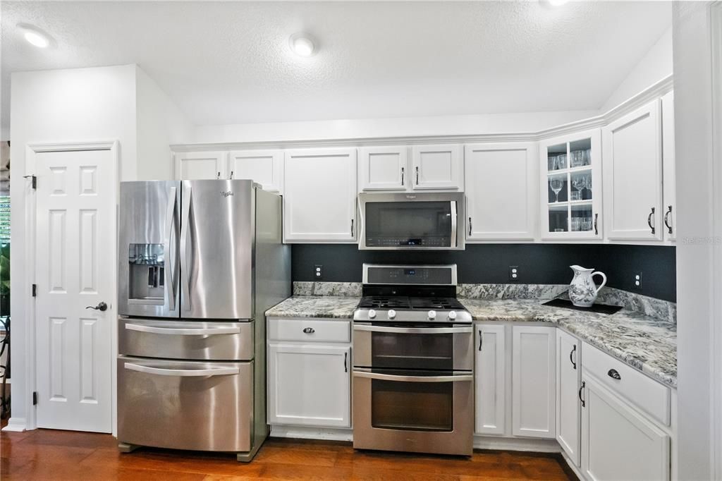 На продажу: $699,900 (3 спален, 2 ванн, 2021 Квадратных фут)