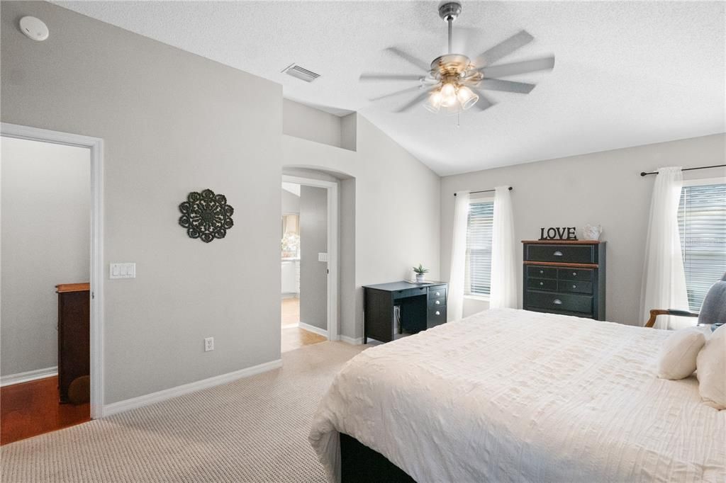 На продажу: $699,900 (3 спален, 2 ванн, 2021 Квадратных фут)