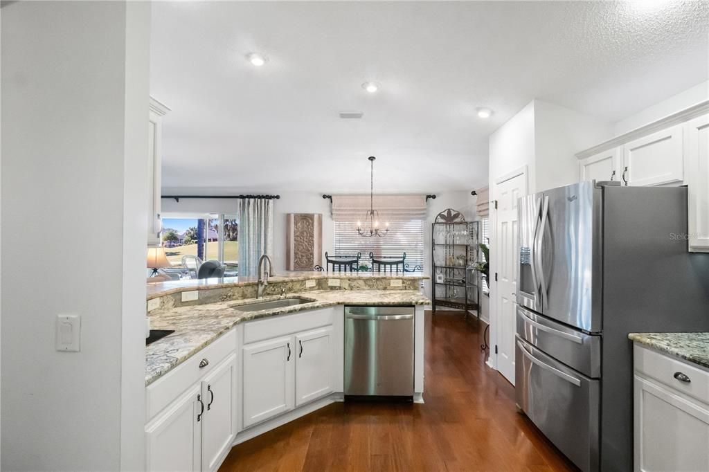 На продажу: $699,900 (3 спален, 2 ванн, 2021 Квадратных фут)