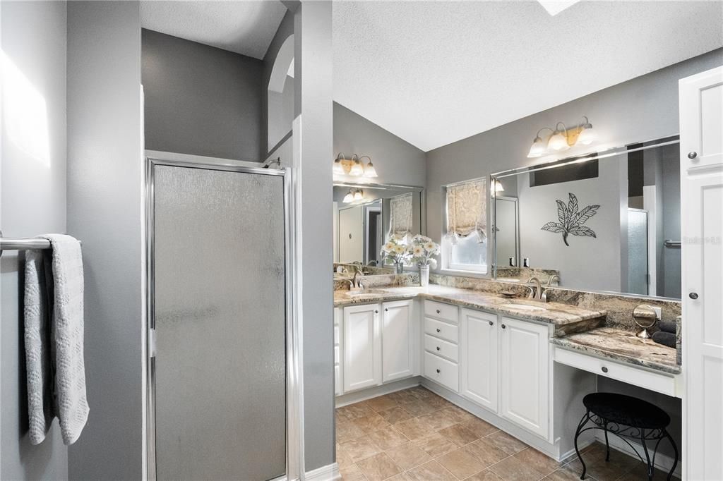 На продажу: $699,900 (3 спален, 2 ванн, 2021 Квадратных фут)