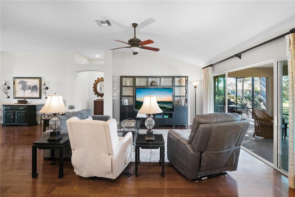 На продажу: $699,900 (3 спален, 2 ванн, 2021 Квадратных фут)