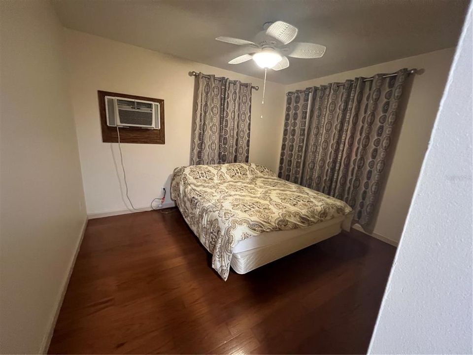 For Sale: $200,000 (3 beds, 1 baths, 1064 Square Feet)