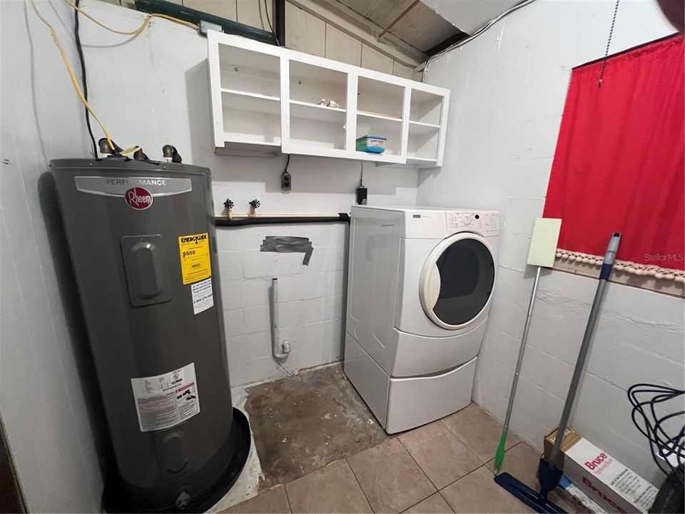 For Sale: $200,000 (3 beds, 1 baths, 1064 Square Feet)