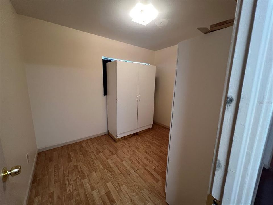For Sale: $200,000 (3 beds, 1 baths, 1064 Square Feet)