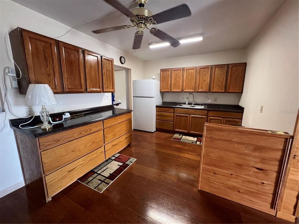 For Sale: $200,000 (3 beds, 1 baths, 1064 Square Feet)