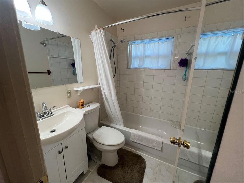 For Sale: $200,000 (3 beds, 1 baths, 1064 Square Feet)
